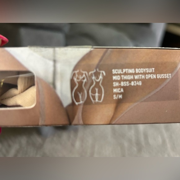 Skims Seamless Sculpt Mid Thigh Bodysuit Open Gusset In Mica S/M Shape-wear New - Picture 4 of 9